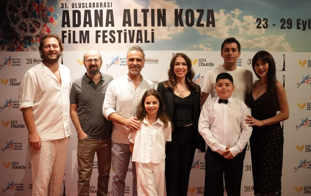 AdanaFF2024_Bildigin-Gibi-Degil_Gosterim_02-scaled-1-1024x646 Adana’nın Sinema Mirası: Uluslararası Adana Altın Koza Film Festivali Rehberi