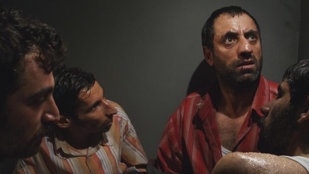 mavi-ring-filmi-1024x576 Mavi Ring Filmi İncelemesi: Gerçek Bir Hikâye ve Sarsıcı Bir Göstergebilimsel Analiz