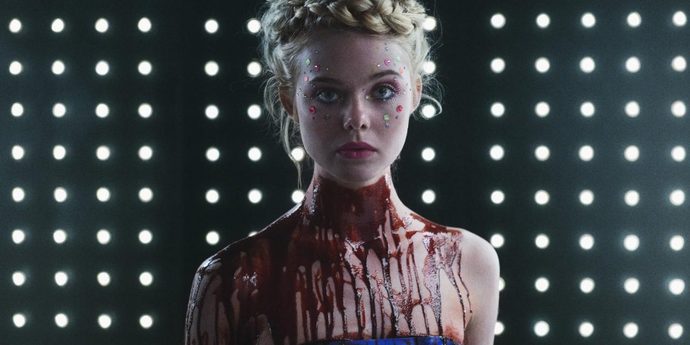 Neon-Demon-Filmi-Cozumlemesi-2 Neon Demon Filmi Çözümlemesi: Estetik, Narsisizm ve Kanlı Bir Moda Dünyası