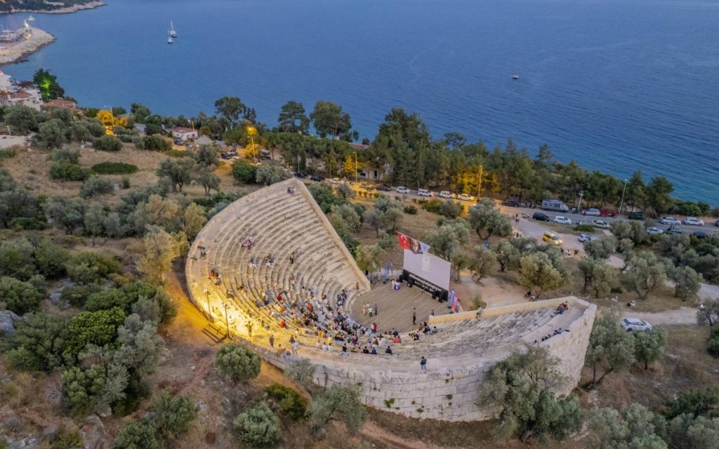 kas-uluslararasi-kisa-film-festivali-4-8-haziran-da-1024x640 Kaş International Film Festivali: 2026’da Akdeniz’de Sinemanın Küresel Buluşması