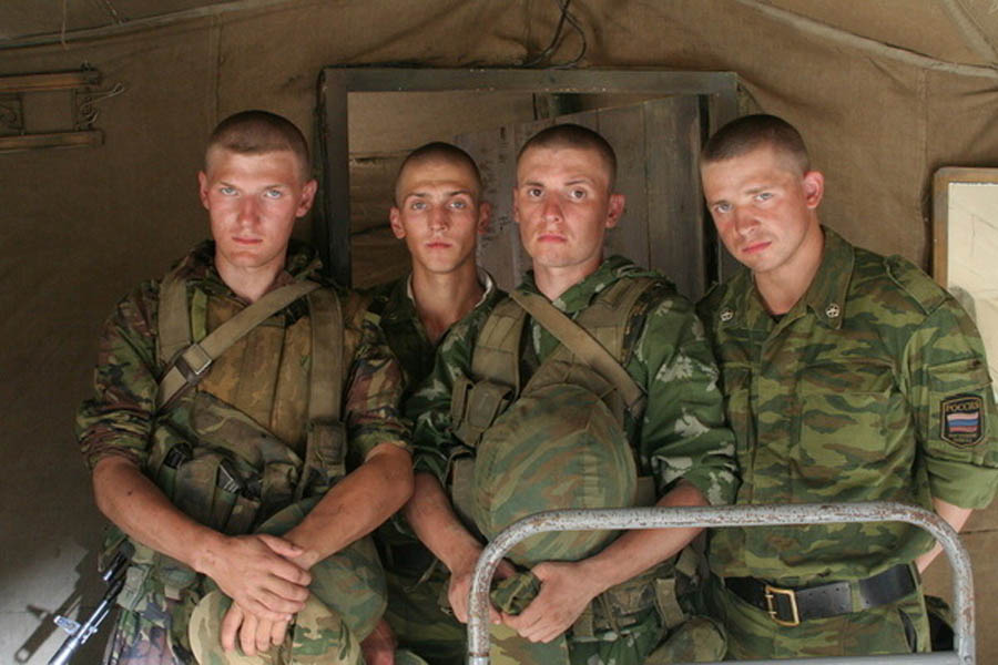 Alexandra-2008-Film-Analizi Alexandra (2007) Film Analizi: Savaşın Gölgesinde Hümanizm ve Kadın Bakışı